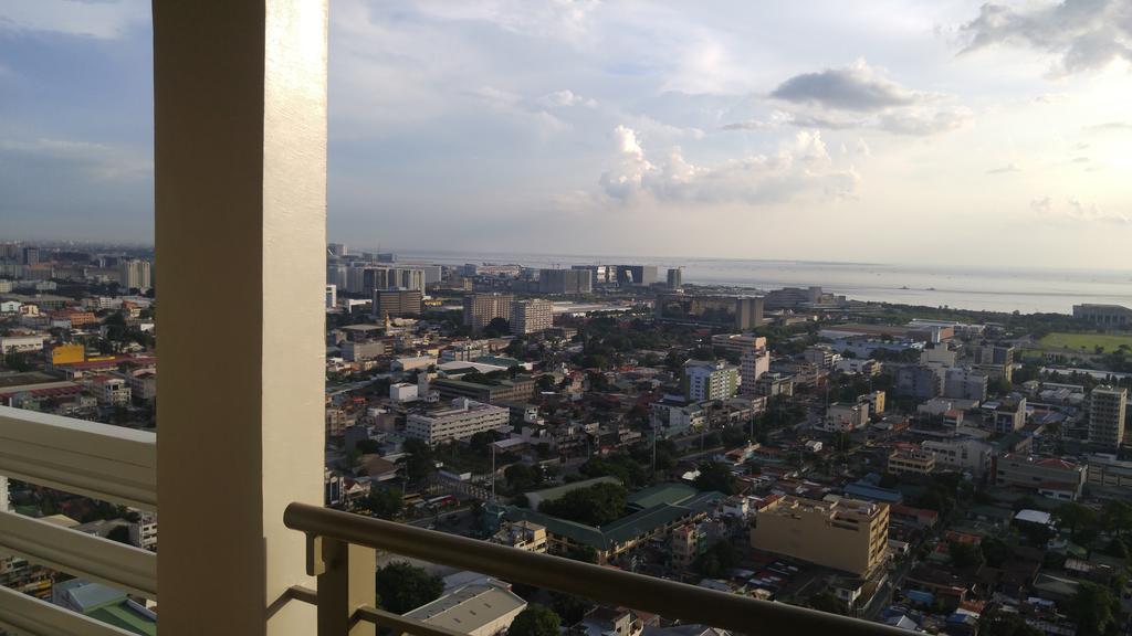 La Verti Residences Sunset View Манила Экстерьер фото