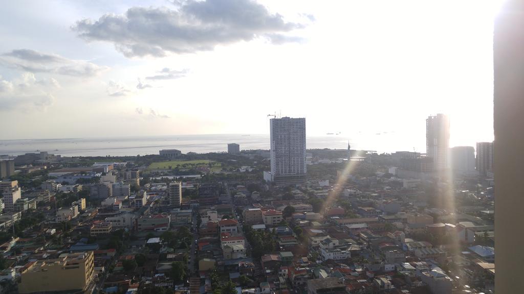 La Verti Residences Sunset View Манила Экстерьер фото